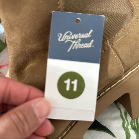 Universal Thread women's size 11 tan boots, nwt - Picture 3 of 3